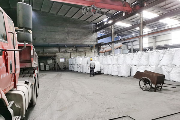 Loading  of  Electrolytic Manganese Metal Flakes